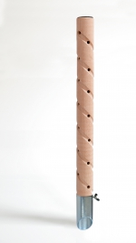 Ps&iacute; piso&aacute;r dřevěn&yacute; &ndash; &scaron;roubovit&eacute; dr&aacute;žkov&aacute;n&iacute; + pozinkovan&yacute; trn - 60 cm